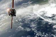 Unser Universum – Jedes Jahr schießen wir Hunderte von Satelliten in den Weltraum. Sie umkreisen unsere Erde mit über 28.000 Kilometern pro Stunde.