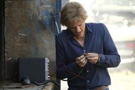 MacGyver – Gelingt es Bombenbastler MacGyver (Lucas Till) mit einem technischen Trick, den hochgefährlichen Auftragskiller abzulenken und in die Falle zu locken?