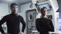 Hawaii Five-0 – Adam Noshimuri (Ian Anthony Dale, l.); Tani Rey (Meaghan Rath, r.)