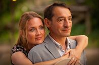 Krauses Umzug – Kann aus dem romantischen Moment zwischen Paula (Pauline Knof) und Stübner (Boris Aljinovic) mehr werden?