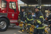 9-1-1 Notruf L.A. – Eddie Diaz (Ryan Guzman, l.)
