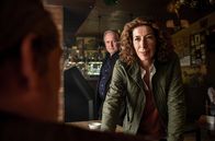Tatort – SENDER: ARD - SENDETITEL: Tatort - UNTERTITEL: Her mit der Marie! - CAPTION: ARD Degeto TATORT, "Her mit der Marie!" Uhr im ERSTEN..Mit allen Mitteln arbeiten sich Moritz Eisner (Harald Krassnitzer) und Bibi Fellner (Adele Neuhauser) Schritt für Schritt in dem Mordfall an dem Geldboten eines Wiener Großkriminellen heran..