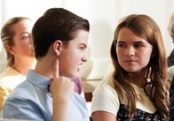 Young Sheldon – Sheldon Cooper (Iain Armitage, l.); Missy Cooper (Raegan Revord, r.)