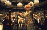 Amadeus – Als Wolfgang Amadeus Mozart (Tom Hulce) 1781 nach Wien kommt, heißt es, er sei der größte Komponist des Jahrhunderts.