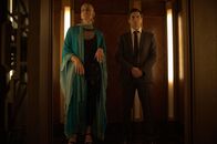 American Horror Story – Liz Taylor (Denis O'Hare, l.); John Lowe (Wes Bentley, r.)
