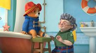 Paddingtons Abenteuer – L-R: Paddington, Mrs. Bird