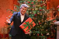 Weihnachten mit Andy Borg – Am Heiligen Abend begrüßt Sänger und Gastgeber Andy Borg die SWR- und MDR-Zuschauer:innen in seiner festlich geschmückten Weinstube an einer großen Festtafel.