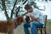 Bailey - Ein Freund fürs Leben – L-R: Dog (Josh Gad) und Adult Ethan (Dennis Quaid)