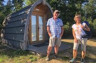 Expedition in die Heimat – Auf dem Äckerhof von Roland Gebele kann man in einem Podhaus übernachten.