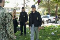 Navy CIS – L-R: Sheba Nicholas (Tara Holt); Timothy McGee (Sean Murray); Leroy Jethro Gibbs (Mark Harmon)