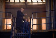 The Strain – Wie wird der Meister (Jonathan Hyde) reagieren, wenn sich Zach plötzlich nach einem anderen, menschlichen Kontakt sehnt?