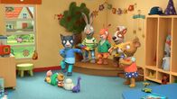 Pip und Posy – Mo hat seine Rolle für den Auftritt gefunden. Er kann sehr gut tanzen und darüber freuen sich nicht nur Froschi und Schweinchen.