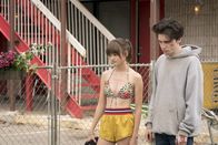 Wayne – Delilah "Del" Luccetti (Ciara Bravo, l.); Wayne McCullough (Mark McKenna, r.)