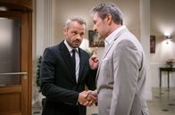 Sturm der Liebe – Erik (Sven Waasner, l.) kann auch Christoph (Dieter Bach, r.) verzeihen.