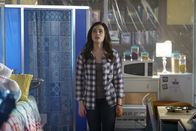 Scorpion – Nach einem Unwetter ist das sichere Heim von Ada (Mary Mouser), die wegen einer Immuninsuffizienz in einer Art sterilen Blase lebt, in Gefahr ...