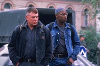 Sniper 2 – Sergeant Thomas Beckett (Tom Berenger) und sein neuer Teampartner B.J. Cole (Bokeem Woodbine) machen sich auf den Weg zu einer tödlichen Mission im Kosovo.