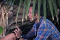 Hawaii Five-0 – Sarah Carter als Lynn Downey und Alex O'Loughlin als Steve McGarrett