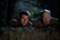 Jack Reacher – Gemeinsam mit dem Kriegsveteran Cash (Robert Duvall, r.) beginnt für Jack Reacher (Tom Cruise, l.) ein tödliches Katz- und Maus-Spiel ...