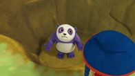 Wissper – Wissper - Panda in Not - Heute schickt der magische Kompass Wissper einen Hilferuf von ihrem Freund Dan. Der sonst so gelassene Panda ist ziemlich aufgeregt und auch ungewöhnlich grummelig. Und das ist kein Wunder, denn Dan sitzt in einem tiefen Erdloch fest – und das mit leerem Magen! Wissper beschließt, erst einmal Dans Hunger zu stillen, bevor sie sich überlegt, wie sie den Freund aus dem Loch befreien kann. Foto: ORF/STUDIO 100 MEDIA. Veröffentlichung honorarfrei nur für redaktionelle Berichterstattung in Sendungszusammenhang und mit Copyrightangabe. Kontakt: foto@orf.at