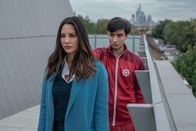 The Rook – Monica Reed (Olivia Munn, l.); Nazim (Michael Karim, r.)
