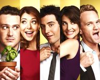 How I Met Your Mother – (6. Staffel) - Ein Blick zurück in die wilden Jahre von Ted (Josh Radnor, M.), Marshall (Jason Segel, l.), Barney (Neil Patrick Harris, r.), Lily (Alyson Hannigan, 2.v.l.) und Robin (Cobie Smulders, 2.v.r.) ...
