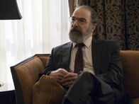 Homeland – Steht der designierten Präsidentin der Vereinigten Staaten, Elizabeth Keane, zur Seite: Saul (Mandy Patinkin) ...