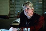 Die Firma – Eddie Lomax (Gary Busey) nimmt seinen Job als Privatdetektiv sehr ernst. Er gibt sein Bestes um an aufschlussreiches Beweismaterial gegen die korrupte Anwaltskanzlei zu gelangen.