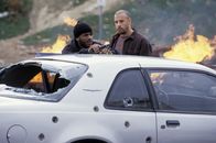 Extreme Rage – Vetter (Vin Diesel, r.) und Hicks (Larenz Tate, l.) sind im Hexenkessel von Los Angeles aufgewachsen. Jetzt arbeiten sie für die Drug Enforcement Agency -und versuchen seit sieben Jahren, den massiven Drogenstrom an der amerikanisch-mexikanischen Grenze einzudämmen ...