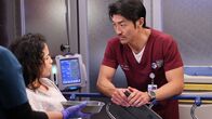 Chicago Med – Chicago Med Staffel 8 Folge 3 Gute Betreuung: Brian Tee als Dr. Ethan Choi Copyright: SRF/NBC Universal