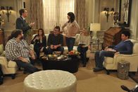 How I Met Your Mother – v.l.n.r.) Blitz (Jorge Garcia), Barney (Neil Patrick Harris), Lily (Alyson Hannigan), Marshall (Jason Segel), Robin (Cobie Smulders), Zoey (Jennifer Morrison) und Ted (Josh Radnor) ...