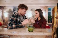 Die Cooking Academy – Chris Mircovic (Brian Rosenkranz, l.); Irinii Dimitriou (Lara Kimpel, r.)