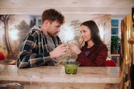 Die Cooking Academy – Chris Mircovic (Brian Rosenkranz, l.); Irinii Dimitriou (Lara Kimpel, r.)