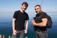 Reporter Spezial – v.li.: Donat Hofer mit Erhan, Gerüstebauer und Freizeit-Angler