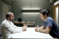 CopStories – (v.li.): Murali Perumal (Vater von Indira), Fahri Yardim (Abteilungsinspektor Altan Uslu).