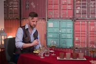 Dinner Date – Hundeliebhaber Sebastian genießt lange Spaziergänge. Wird er bei „Dinner Date“ die Frau finden, mit der er Hand in Hand durchs Leben gehen kann?