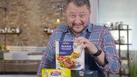 ZDFbesseresser – Fix und fertige Mahlzeiten aus der Mikrowelle – was steckt da eigentlich drin? Sebastian Lege zeigt, wie aufwendig Komplett-Menüs hergestellt werden.