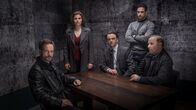 Stralsund – Max Morolf (Wanja Mues, l.), Nina Petersen (Katharina Wackernagel, 2.v.l.), Gregor Meyer (Michael Rotschopf, M.), Karim Uthman (Karim Günes, 2.v.r.) und Karl Hidde (Alexander Held, r.).