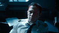Code 7500 – Die Zukunft von Passagieren und Besatzung liegt nun in Tobias‘ (Joseph Gordon-Levitt) Händen, der versucht, die richtigen Entscheidungen zu treffen.