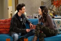 Man with a Plan – Griffin Gluck (Tyler), Grace Kaufman (Kate Burns).