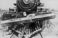 Der General – Johnnie Gray (Buster Keaton) ficht seinen eigenen Kampf. Er ist fest entschlossen, seine beiden Lieben, Annabelle und die Lok, zurückzuerobern.