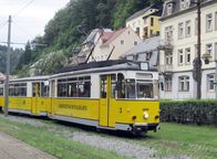 Eisenbahn-Romantik – Die Überlandstraßenbahn Kirnitzschtalbahn. Sie bringt Kurlauber in eines der schönsten Wandergebiete der Sächsichen Schweiz.