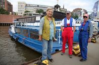 GEO Reportage – Das Team der Kirchenbarkasse: Diakonin Christel Zeidler mit Klaus Lehmann-Gräve und Werner Trost, die sich als Kapitäne abwechseln