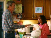 The Middle – Mike (Neil Flynn, l.); Frankie (Patricia Heaton, r.)