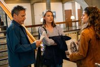 SOKO Köln – Ein Phantombild führt die Ermittler Lilly Funke (Tatjana Kästel, r.) und Matti Wagner (Pierre Besson, l.) zu der Studentin Anja Ebert (Aliki Hirsch, M.). Ermordete sie das Opfer, um sich für den Tod ihres Freundes zu rächen?