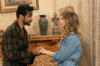 Ghosts – Jay (Utkarsh Ambudkar) und Samantha (Rose McIver)