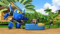 Super Wings – Nayan und Jerome bauen das Elefantenbabybad auf.