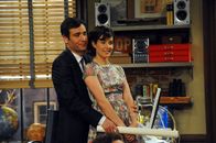 How I Met Your Mother – Das Jahr 2009 in Teds Vorstellung: Ted (Josh Radnor, l.) und Robin (Cobie Smulders, r.) ...