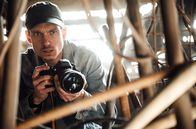 Tatort – Hauptkommissar Adam Schürk (Daniel Sträßer) in der Beobachterrolle.