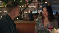 The Rookie – Tim Bradford (Eric Winter) und seine Kollegin Lucy Chen (Melissa O'Neil) haben endlich ihr erstes Date, das jedoch einige Komplikationen mit sich bringt.