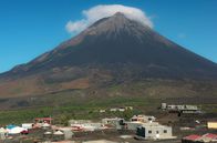 Leben mit Vulkanen – Der über 2.800 Meter hohe Pico de Fogo, einer der jüngsten und aktivsten Vulkane der Erde